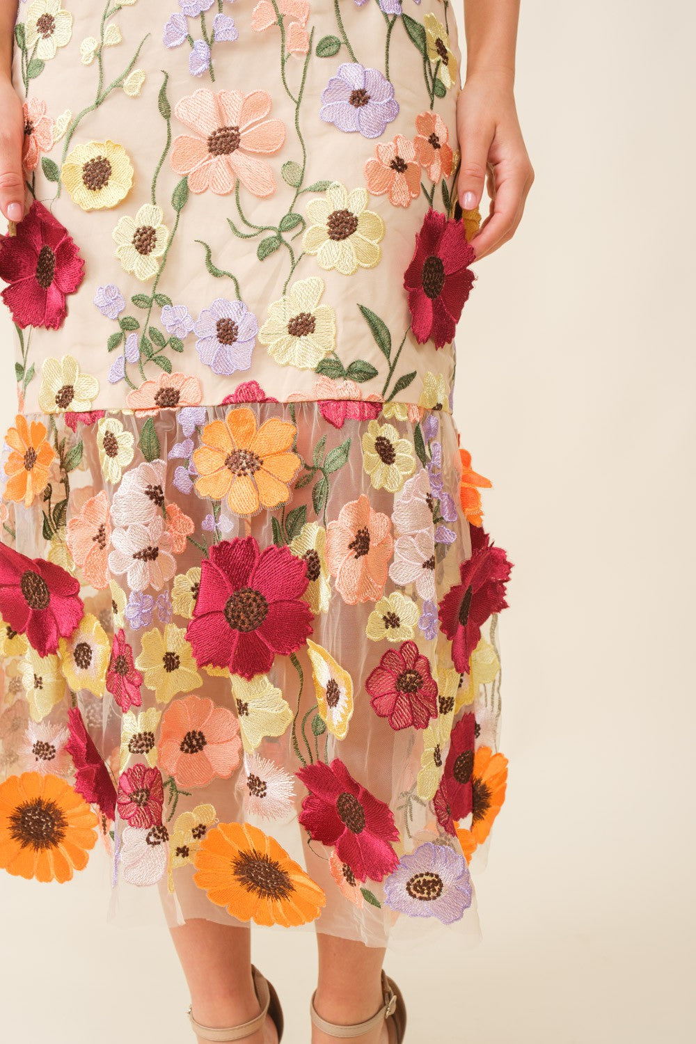 Vestido flores bordadas