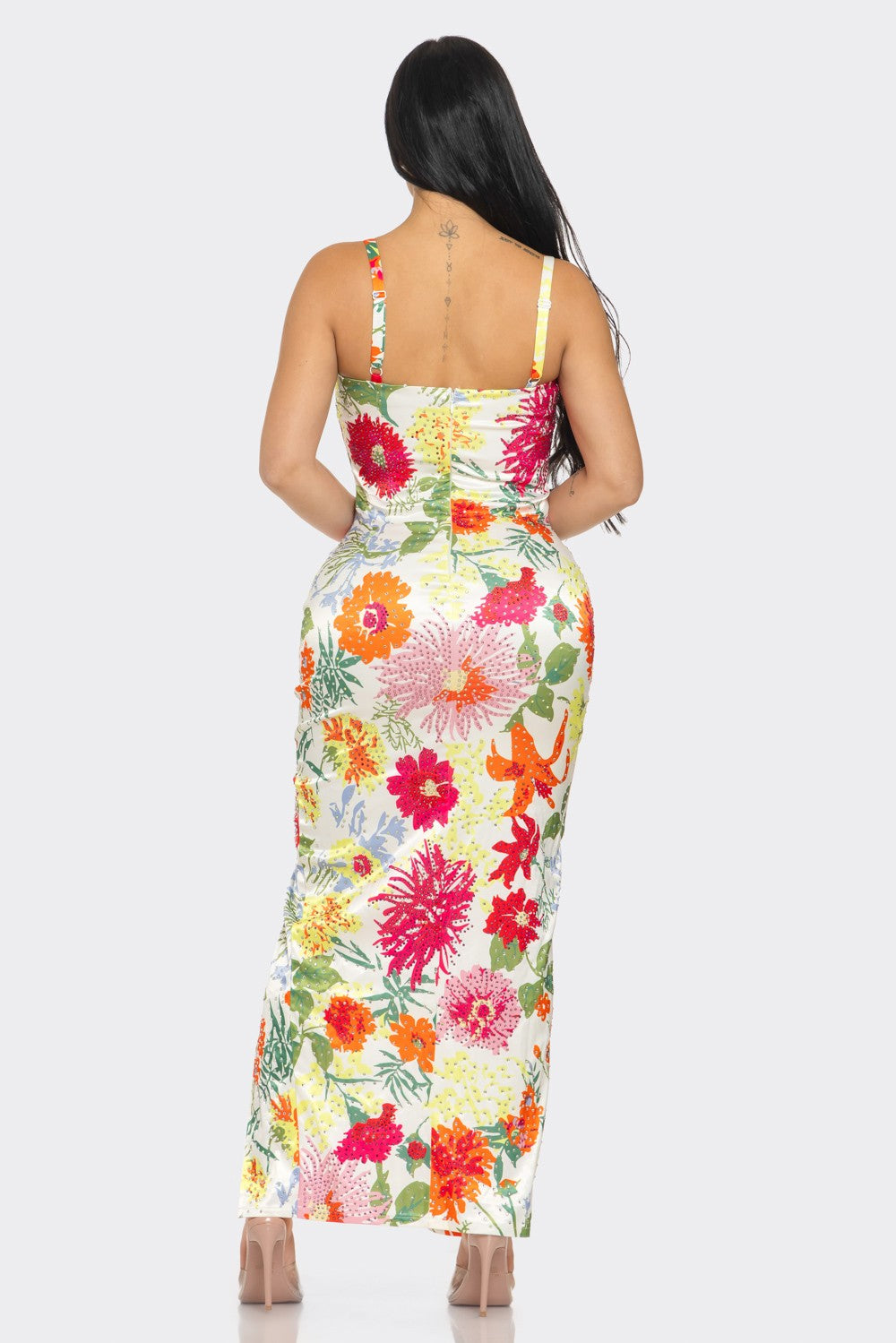 vestido estampado con piedras