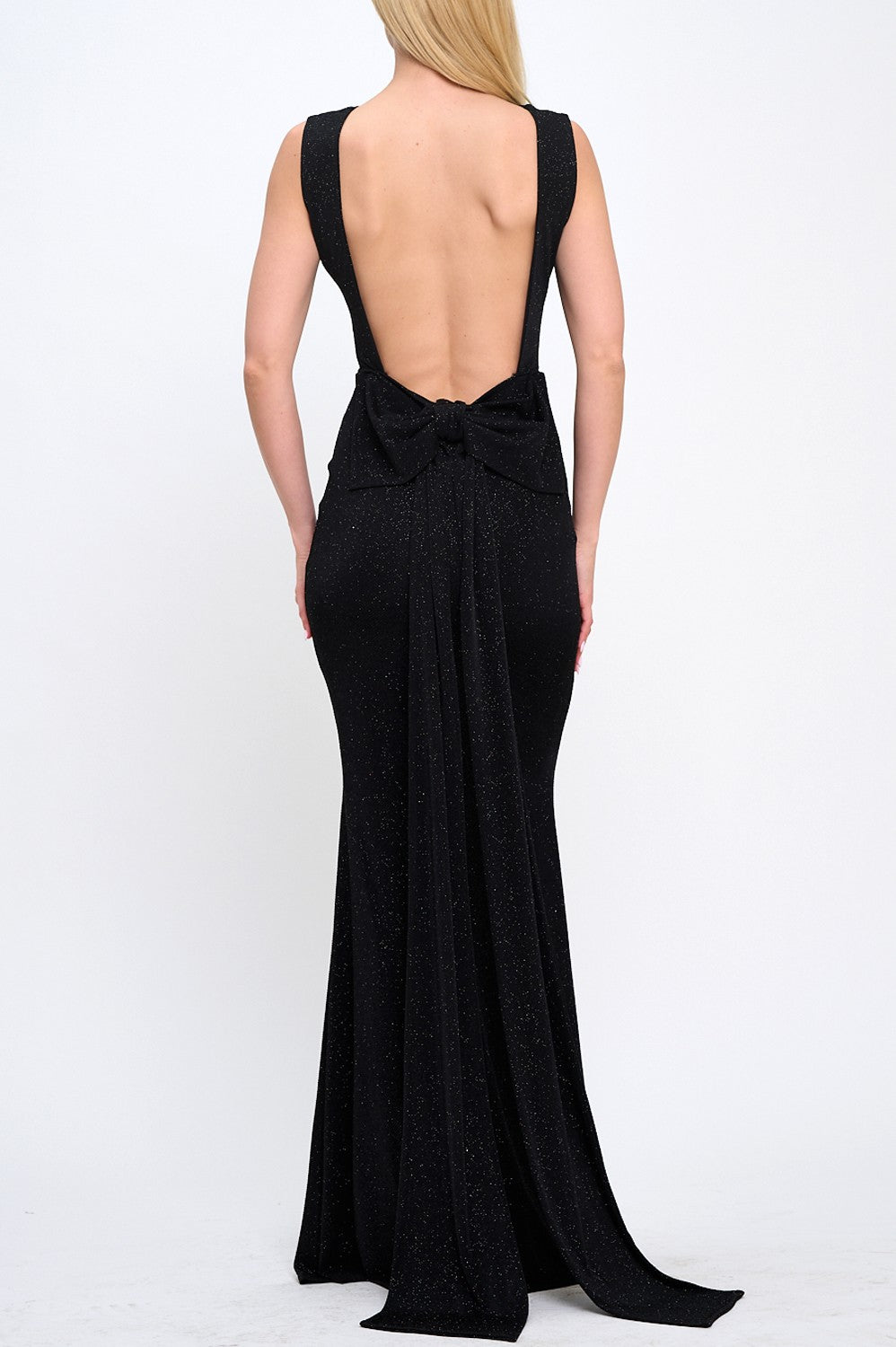 Vestido sin espalda moño