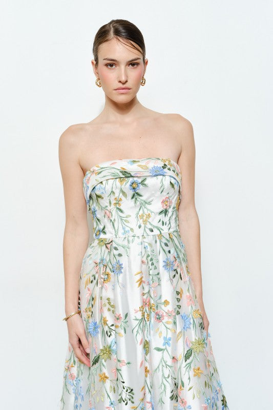 Vestido flores bordadas