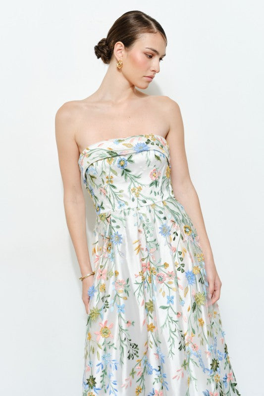 Vestido flores bordadas