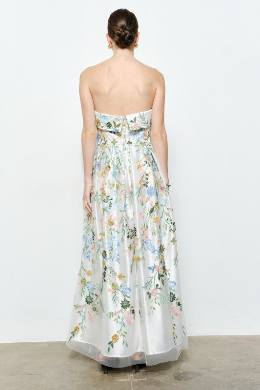 Vestido flores bordadas
