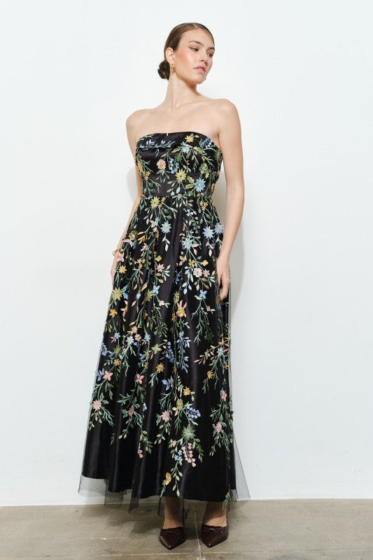 Vestido flores bordadas