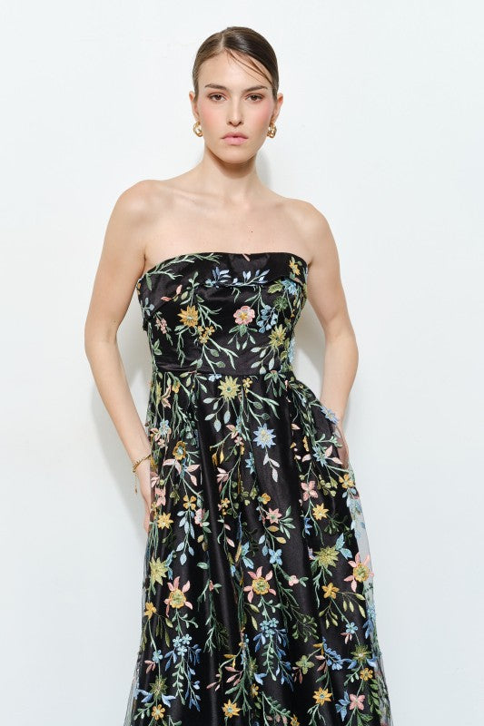 Vestido flores bordadas