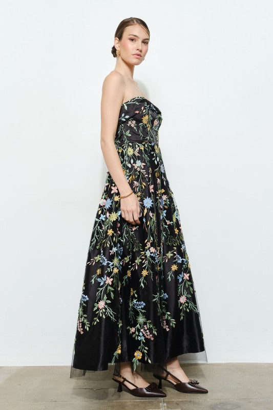 Vestido flores bordadas