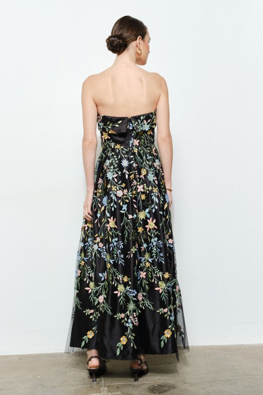Vestido flores bordadas