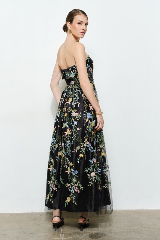 Vestido flores bordadas